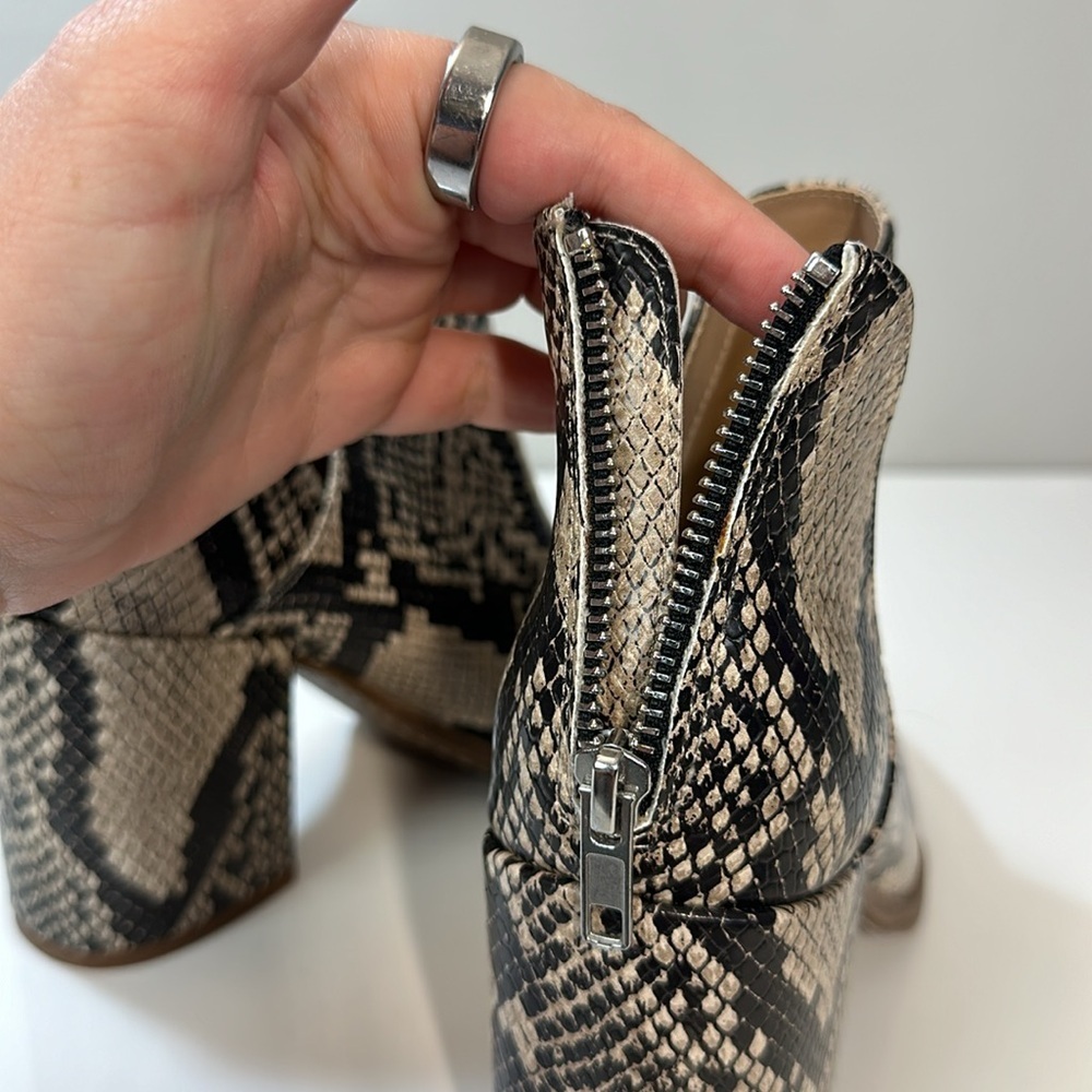 Steve Madden Cedar Snake Skin Print Ankle‎ Booties Size 8 - Picture 12 of 15